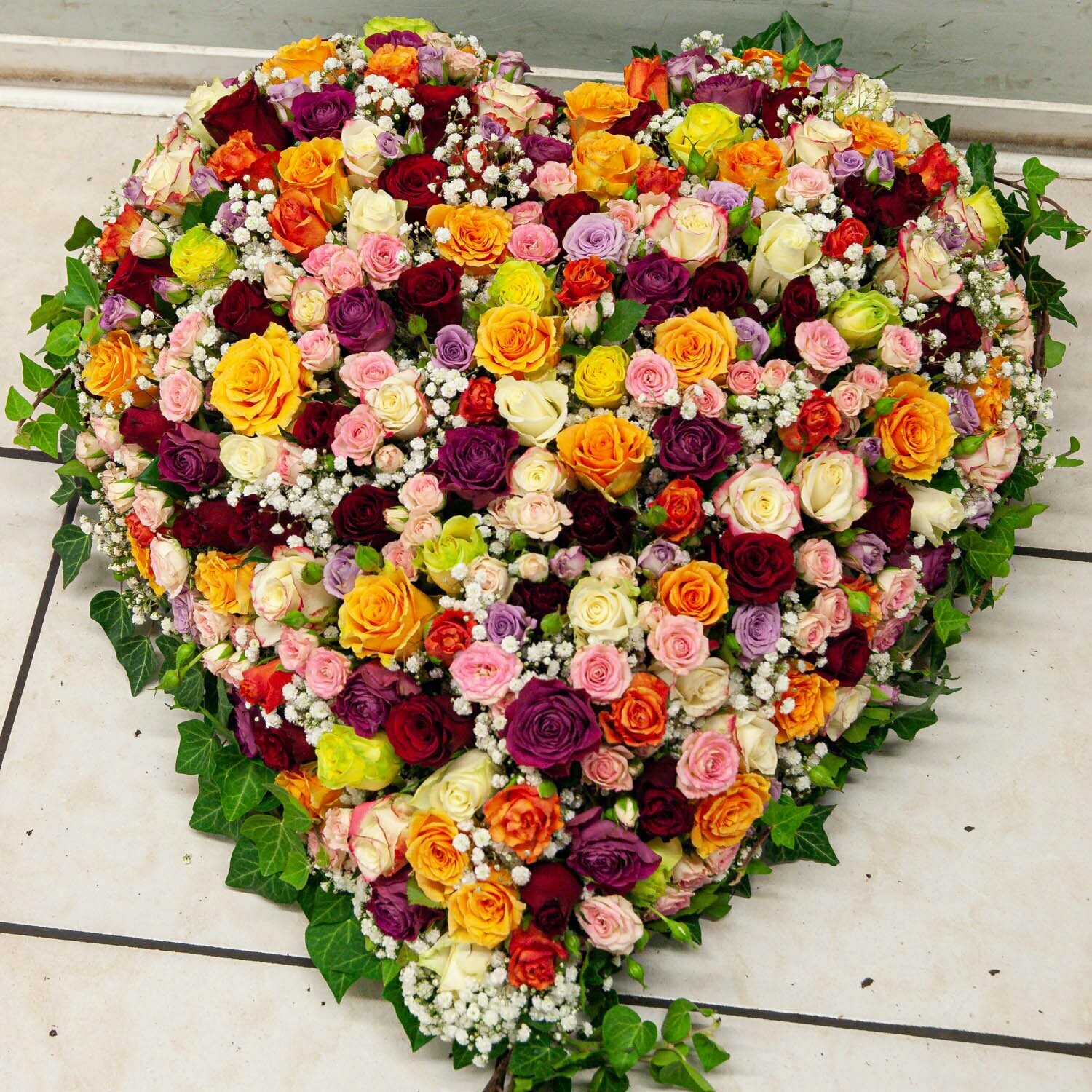 Trauer-Herz, mit bunten Rosen, geschlossen, ca. 50 cm